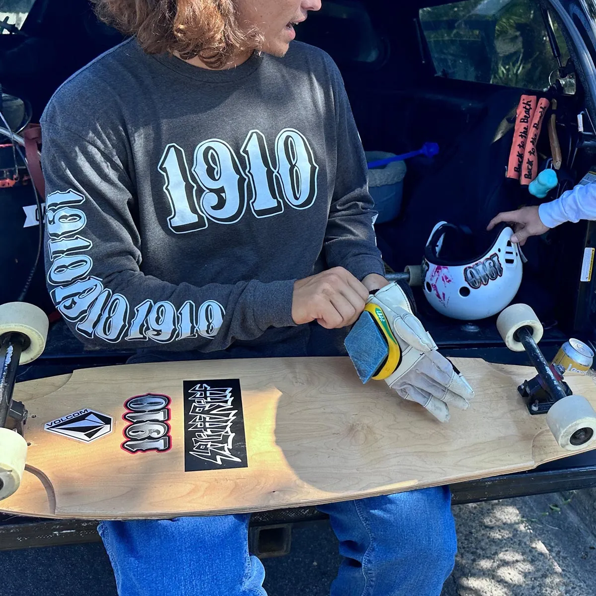 1910 OG Font Long Sleeve T-Shirt - Charcoal Heather