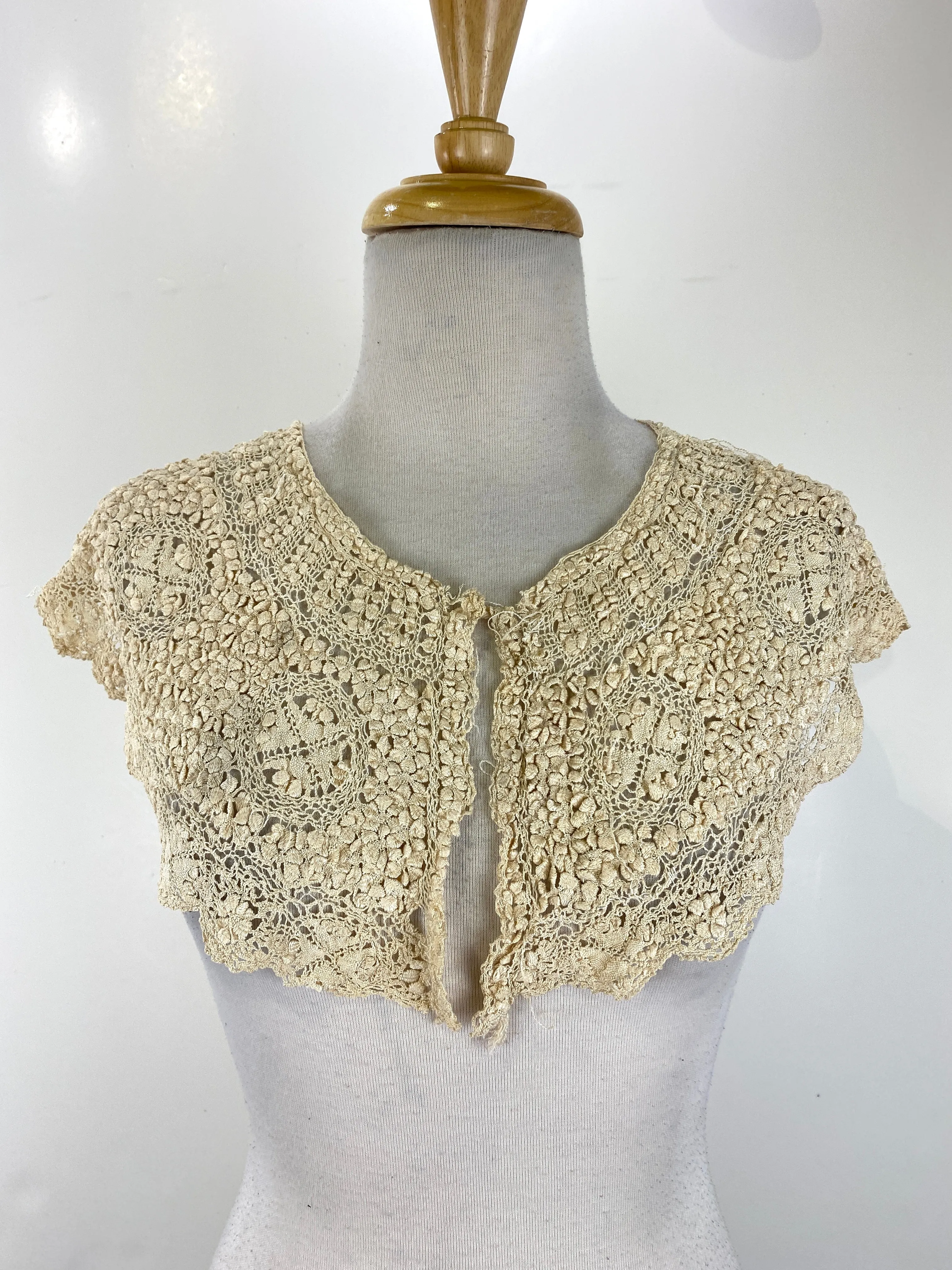 Antique Edwardian Cream Crochet Lace Collar