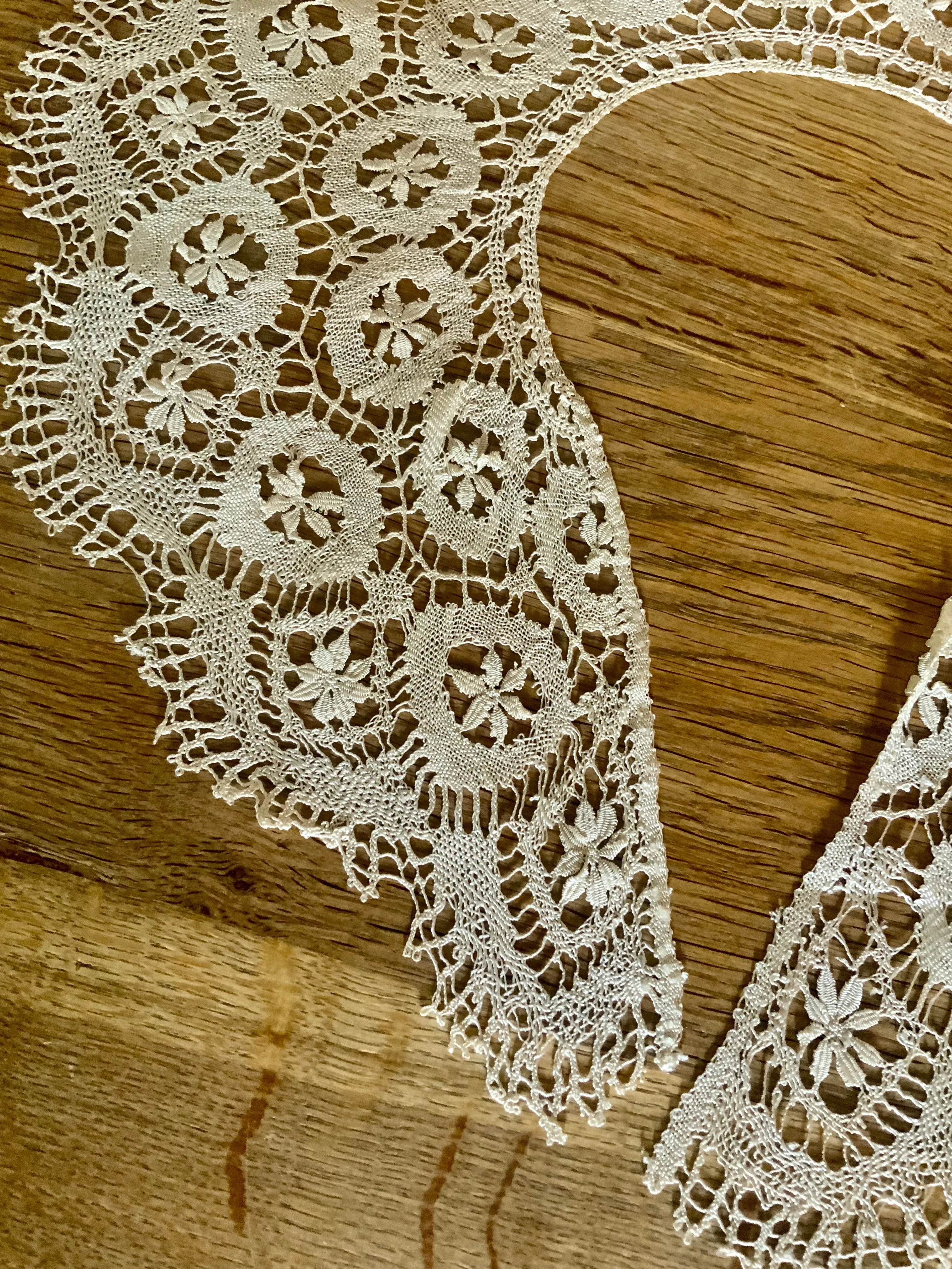 Antique Lace Collar - 1900