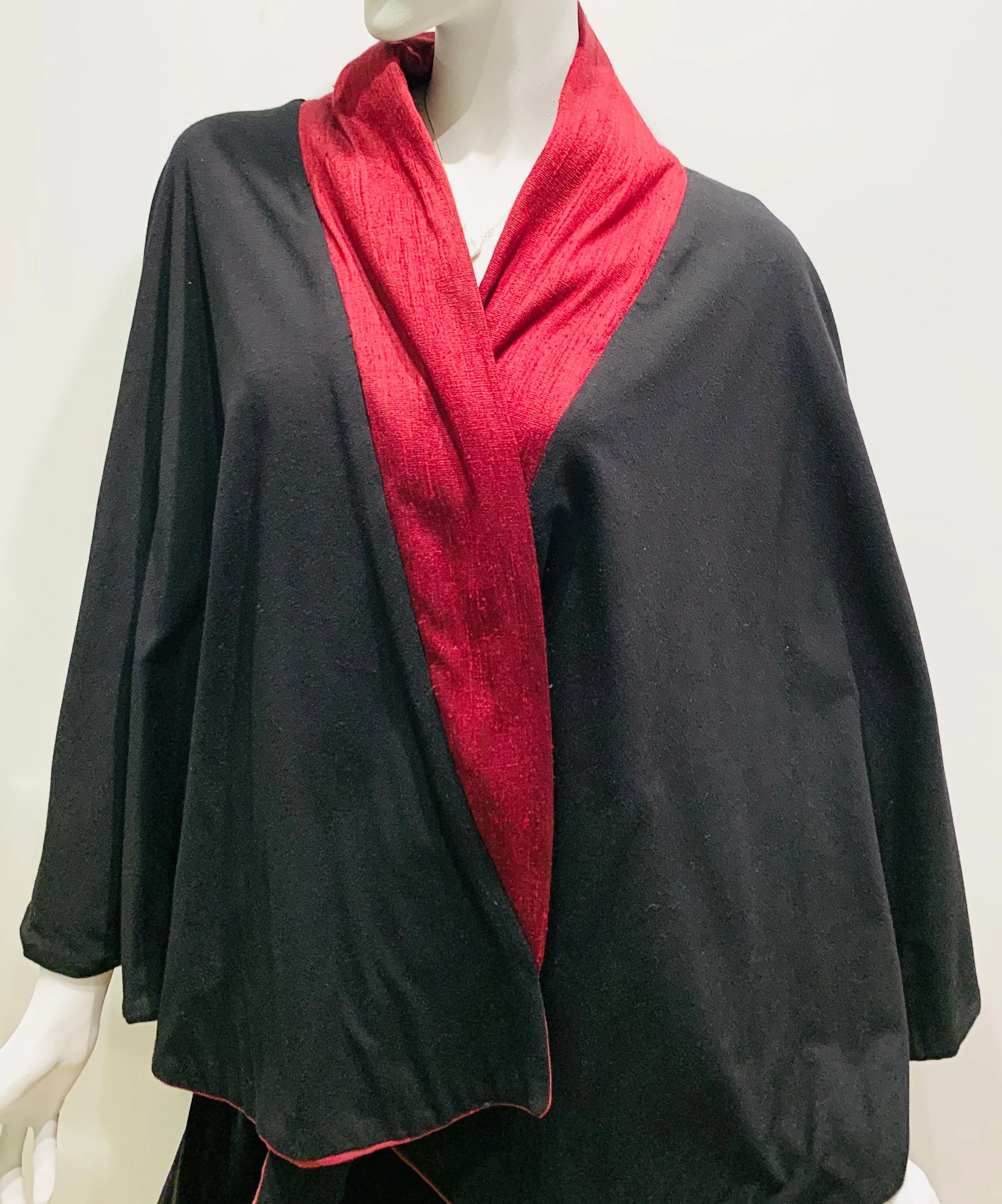 Coal & Red - Magic Swing Cape